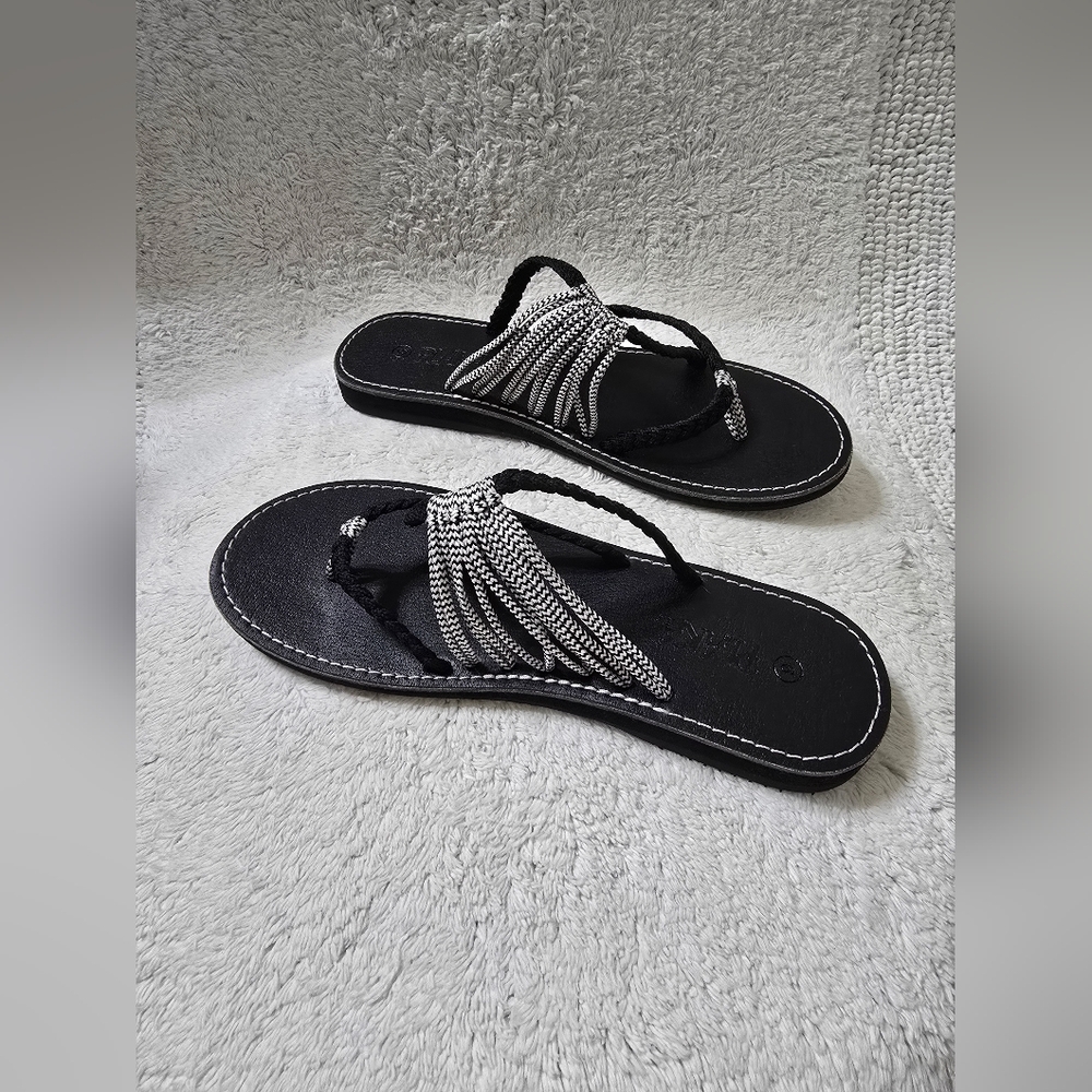 PLAKA Black and White Hand-Woven Thong Sandals Size 9 - Picture 2 of 5